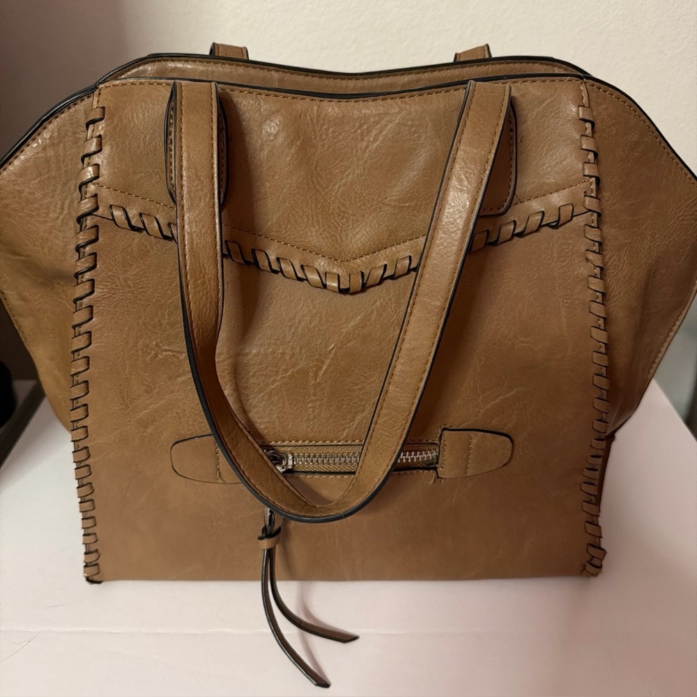 BCBG Maxazria Women's Handbag Zipper Closure 100% Leather material Brown Color